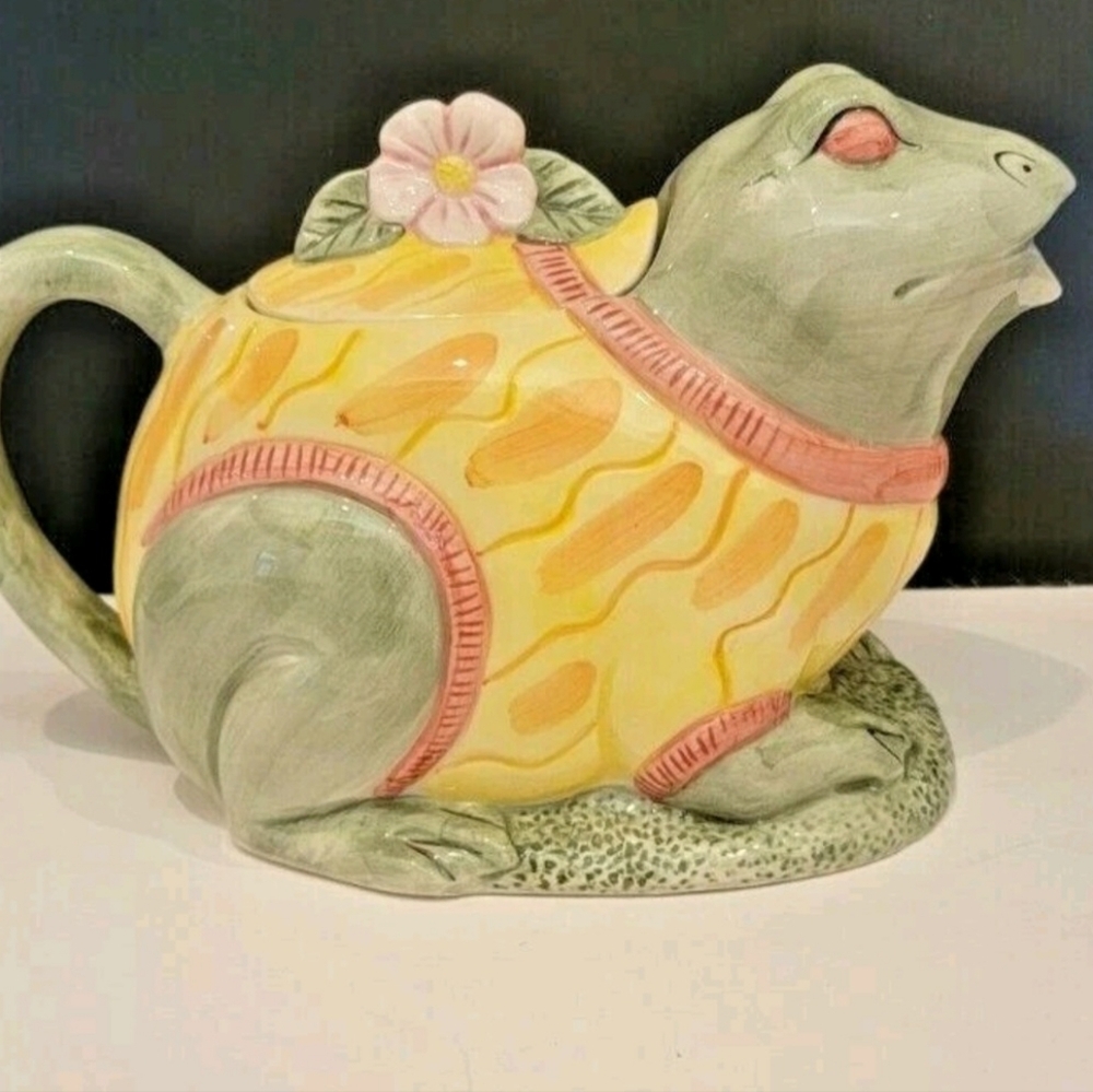 Seymour Mann Vintage Ceramic Frog w/ Sweater -4 Cup Teapot
